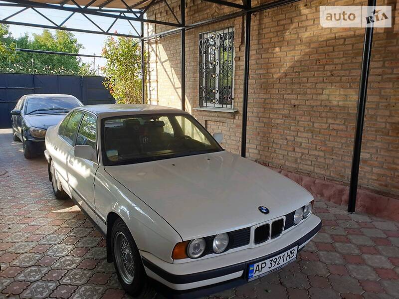 Седан BMW 5 Series 1991 в Запорожье