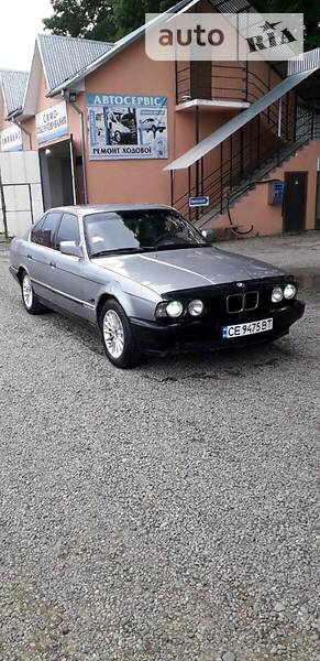 Седан BMW 5 Series 1989 в Чернівцях