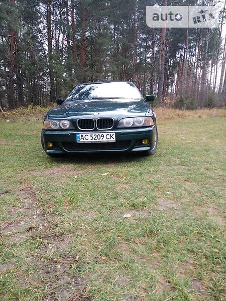 Седан BMW 5 Series 2000 в Вараше