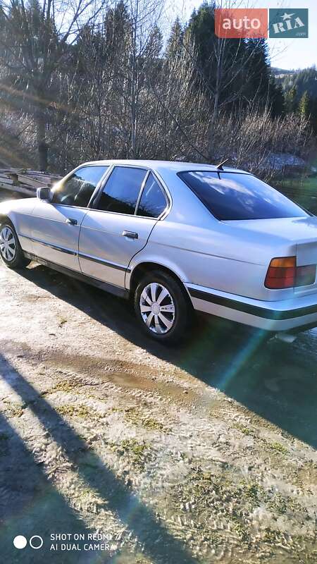 Седан BMW 5 Series 1990 в Черновцах