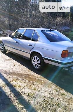 Седан BMW 5 Series 1990 в Черновцах