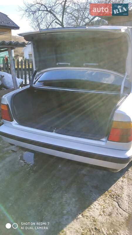 Седан BMW 5 Series 1990 в Черновцах