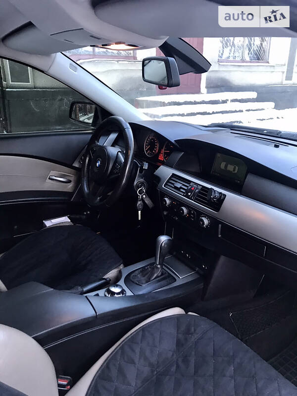 Седан BMW 5 Series 2004 в Рокитном