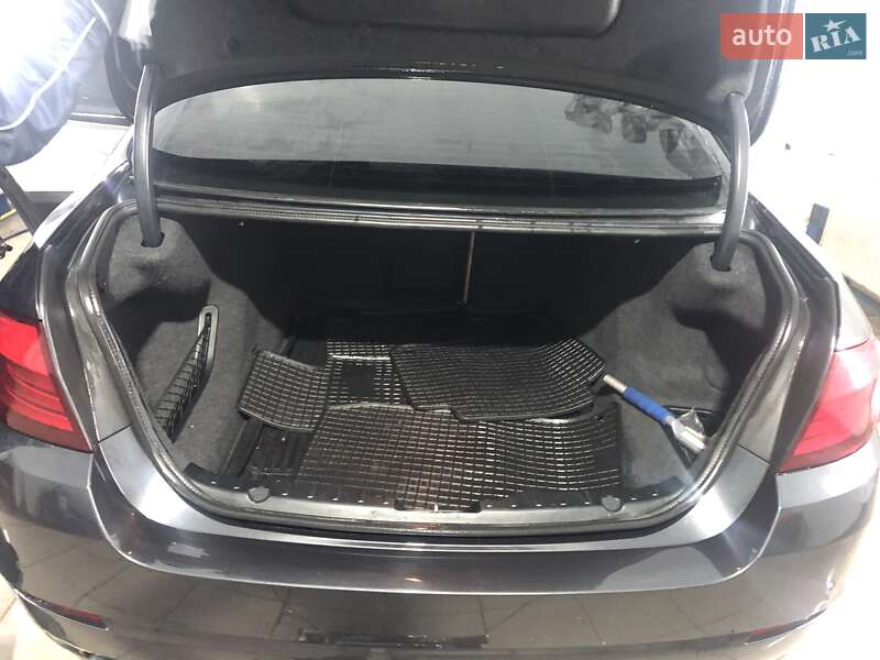 Седан BMW 5 Series 2012 в Києві фото 45 Седан BMW 5 Series 2012 в Києві