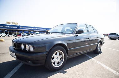 Седан BMW 5 Series 1990 в Киеве