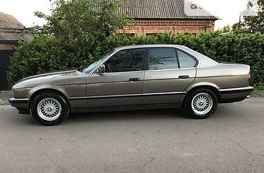 Седан BMW 5 Series 1990 в Кривом Роге