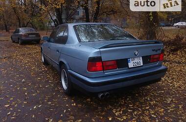 Седан BMW 5 Series 1990 в Запорожье