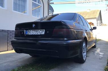 Седан BMW 5 Series 1998 в Чернівцях