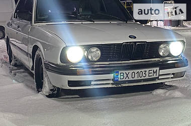 Седан BMW 5 Series 1983 в Хмельницькому