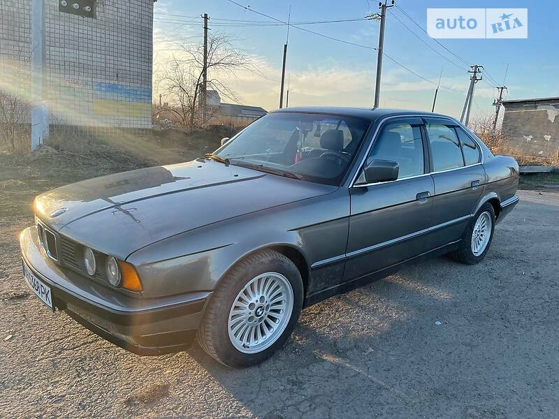 Седан BMW 5 Series 1990 в Одессе