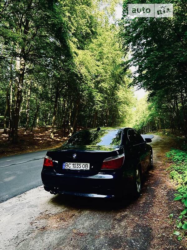 Седан BMW 5 Series 2004 в Львове