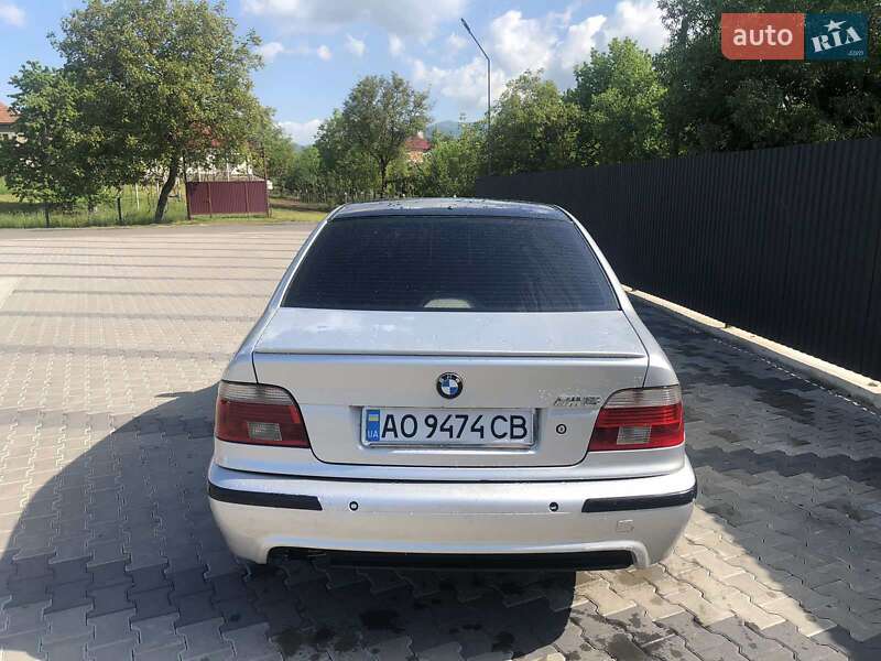 Седан BMW 5 Series 2000 в Иршаве