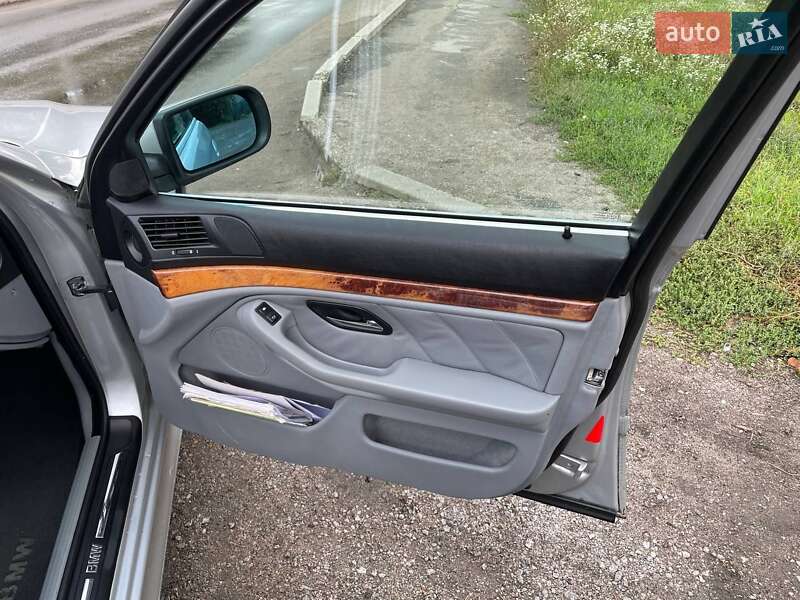 Седан BMW 5 Series 2000 в Запоріжжі