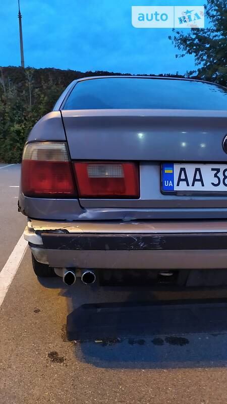 Седан BMW 5 Series 1994 в Киеве