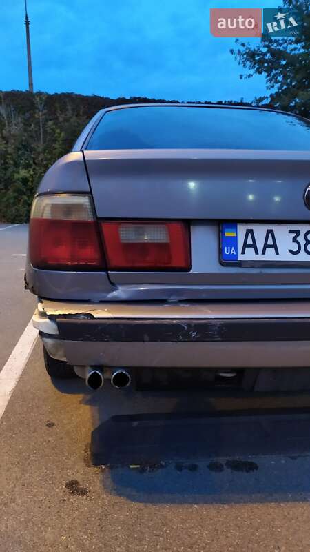 Седан BMW 5 Series 1994 в Киеве