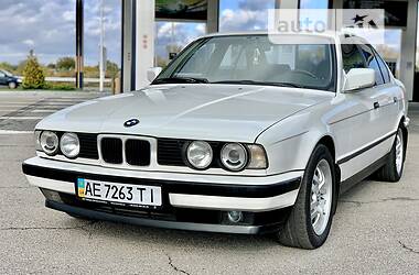 Седан BMW 5 Series 1991 в Днепре