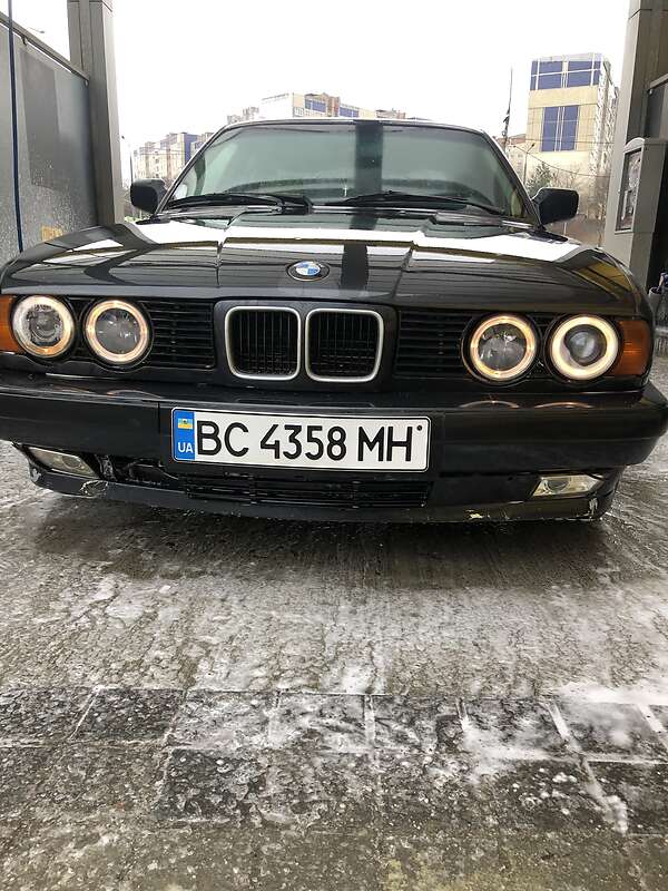 Седан BMW 5 Series 1989 в Львове