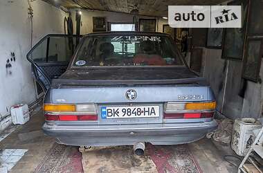 Седан BMW 5 Series 1982 в Корце