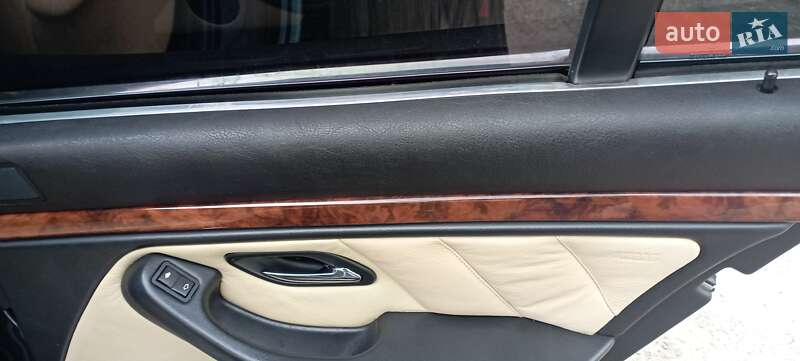 Седан BMW 5 Series 2000 в Львове