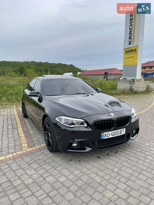 Седан BMW 5 Series 2013 в Іршаві