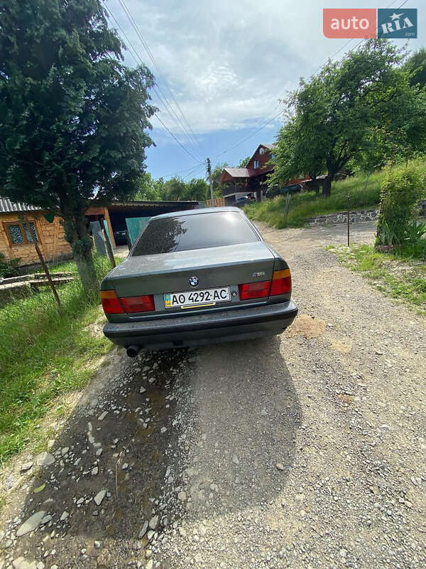 Седан BMW 5 Series 1989 в Рахові