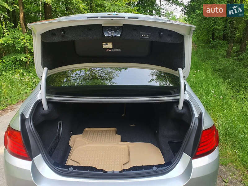 Седан BMW 5 Series 2015 в Новояворовске