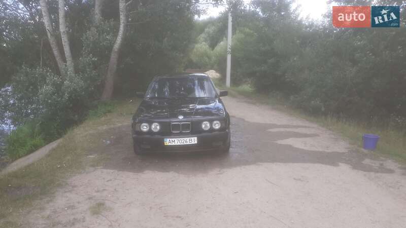 Седан BMW 5 Series 1990 в Житомире
