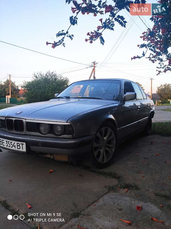 Седан BMW 5 Series 1989 в Николаеве