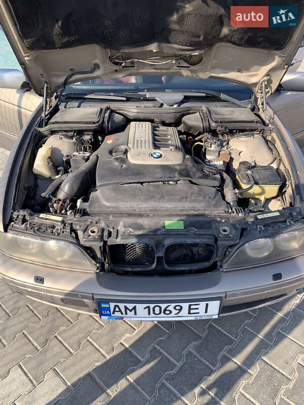 Седан BMW 5 Series 2003 в Звягелі