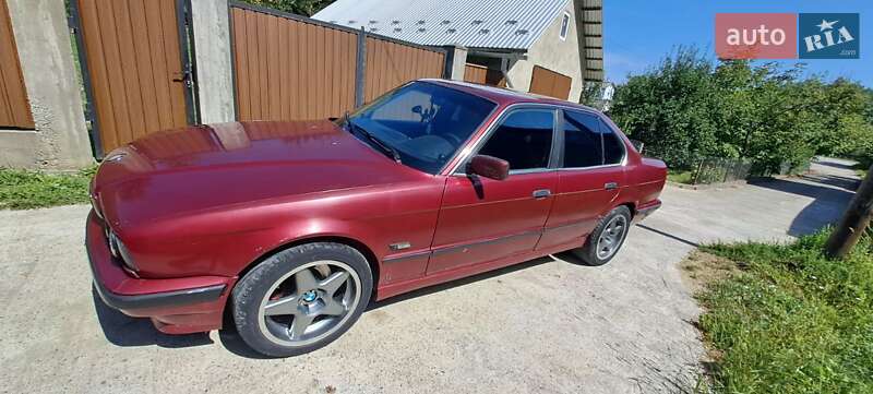 Седан BMW 5 Series 1995 в Чернівцях