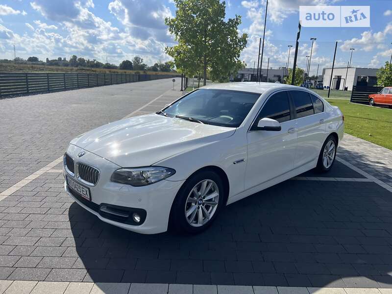 Седан BMW 5 Series 2016 в Мукачево