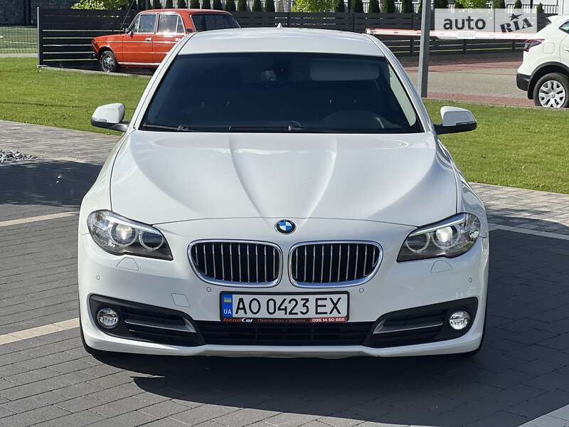 Седан BMW 5 Series 2016 в Мукачево