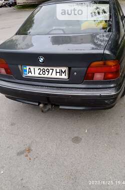 Седан BMW 5 Series 2000 в Звягеле