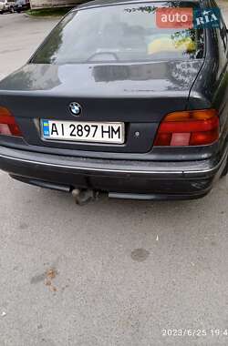 Седан BMW 5 Series 2000 в Звягеле