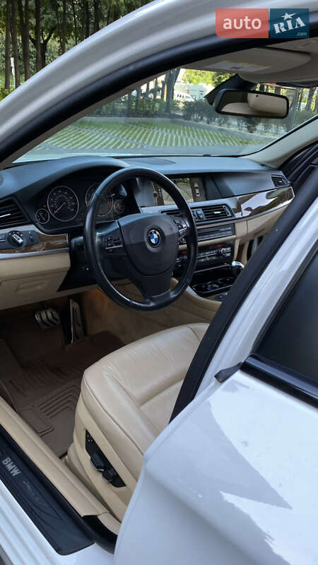 Седан BMW 5 Series 2010 в Львові
