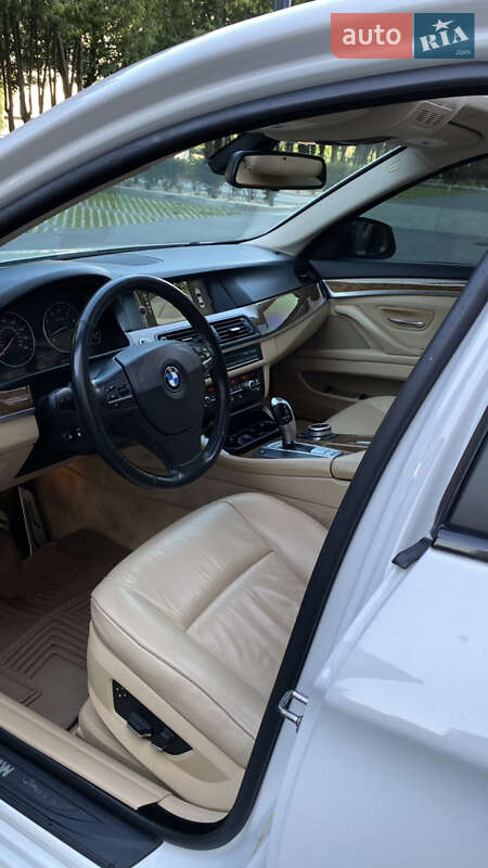 Седан BMW 5 Series 2010 в Львові