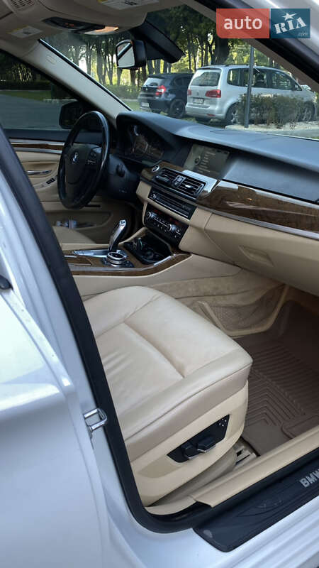 Седан BMW 5 Series 2010 в Львові
