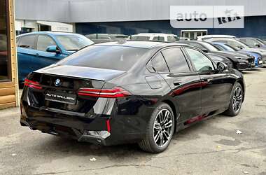 Седан BMW 5 Series 2023 в 