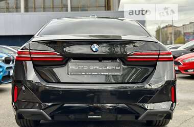Седан BMW 5 Series 2023 в 