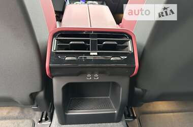 Седан BMW 5 Series 2023 в 