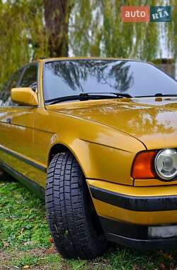 Седан BMW 5 Series 1989 в Кропивницькому
