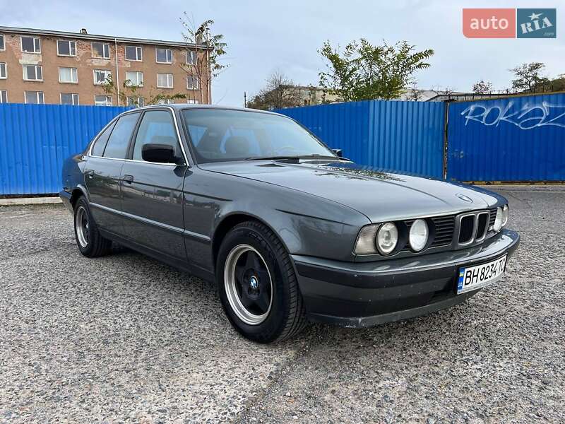Седан BMW 5 Series 1989 в Одессе