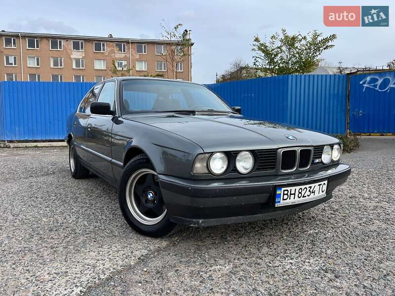 Седан BMW 5 Series 1989 в Одессе