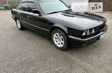 Седан BMW 5 Series 1990 в Запорожье