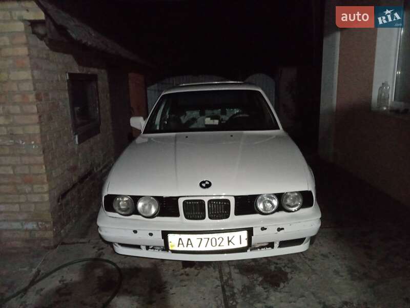 Седан BMW 5 Series 1988 в Киеве