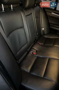Седан BMW 5 Series 2012 в 
