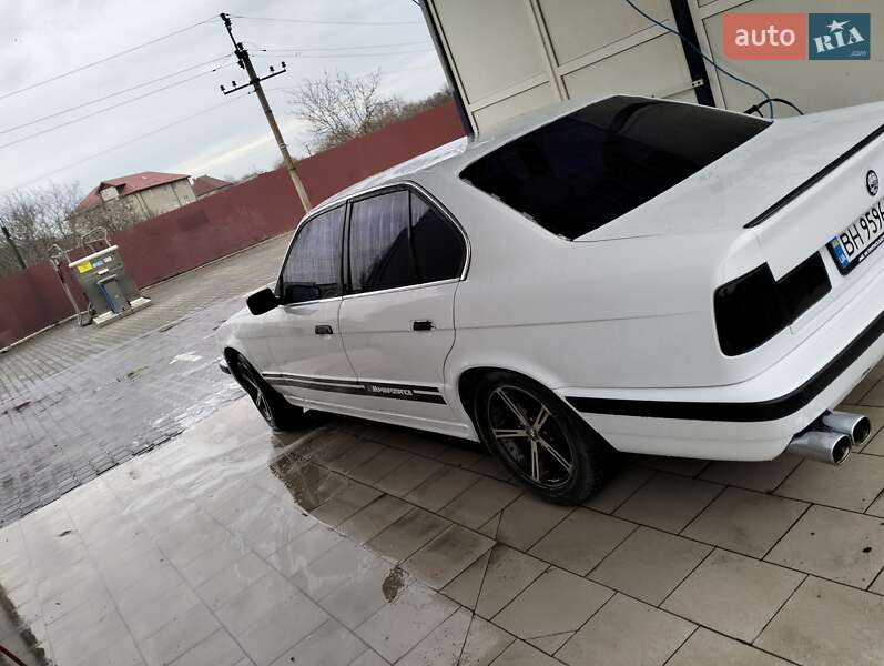 Седан BMW 5 Series 1993 в Одессе