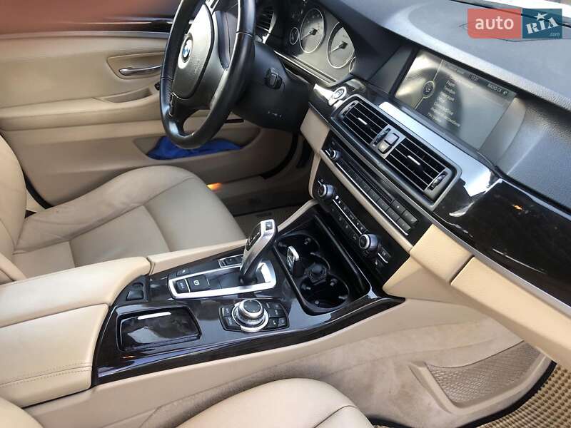 Седан BMW 5 Series 2012 в Сторожинці