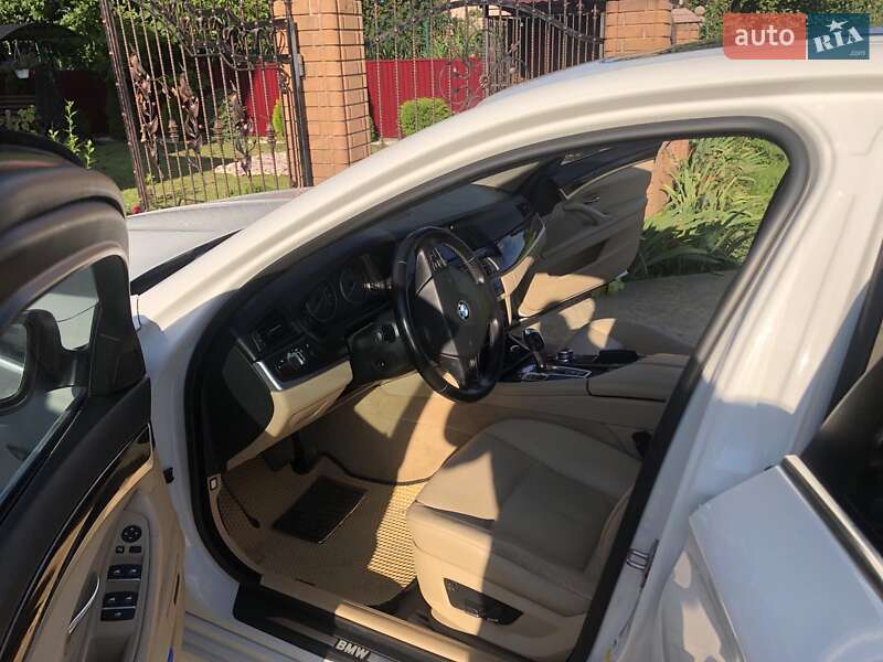 Седан BMW 5 Series 2012 в Сторожинці