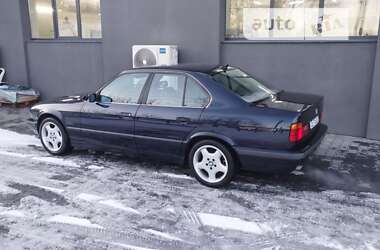 Седан BMW 5 Series 1995 в Чернівцях